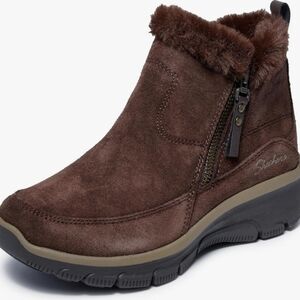 Skechers Women's Chocolate Winter Boots Size 8
